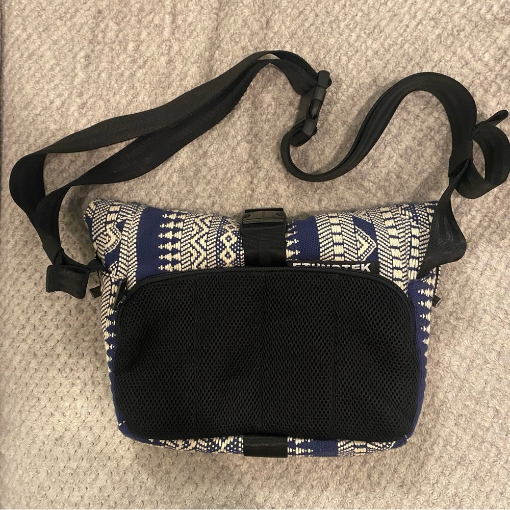 ETHNOTEK Cyclo Sling Crossbody - Picture 3 of 15